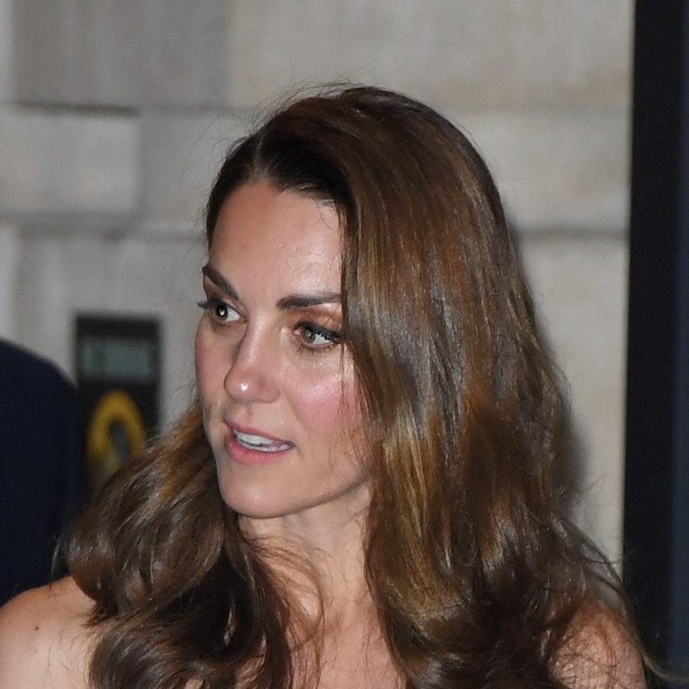 👑凯特王妃 vs. 梅根：圣诞贺卡“暗战”，输赢竟关乎…！